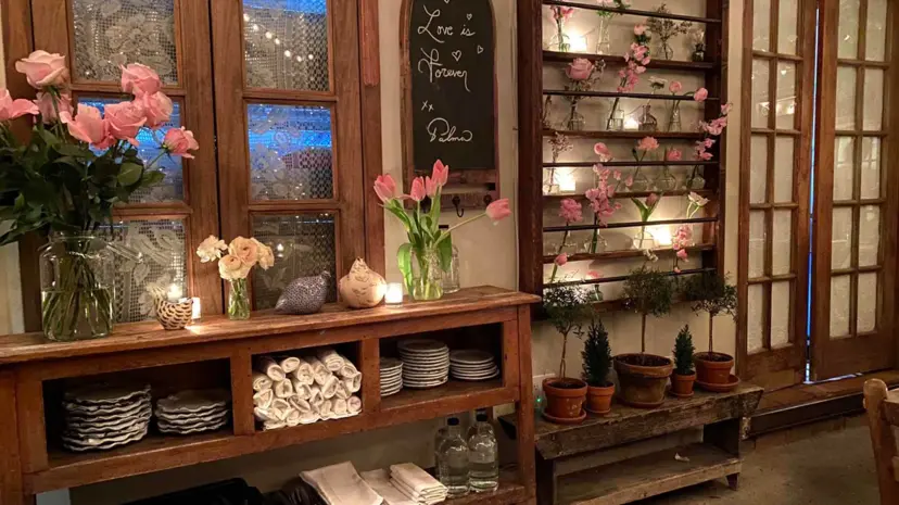 Seasonal flowers and warm wood details